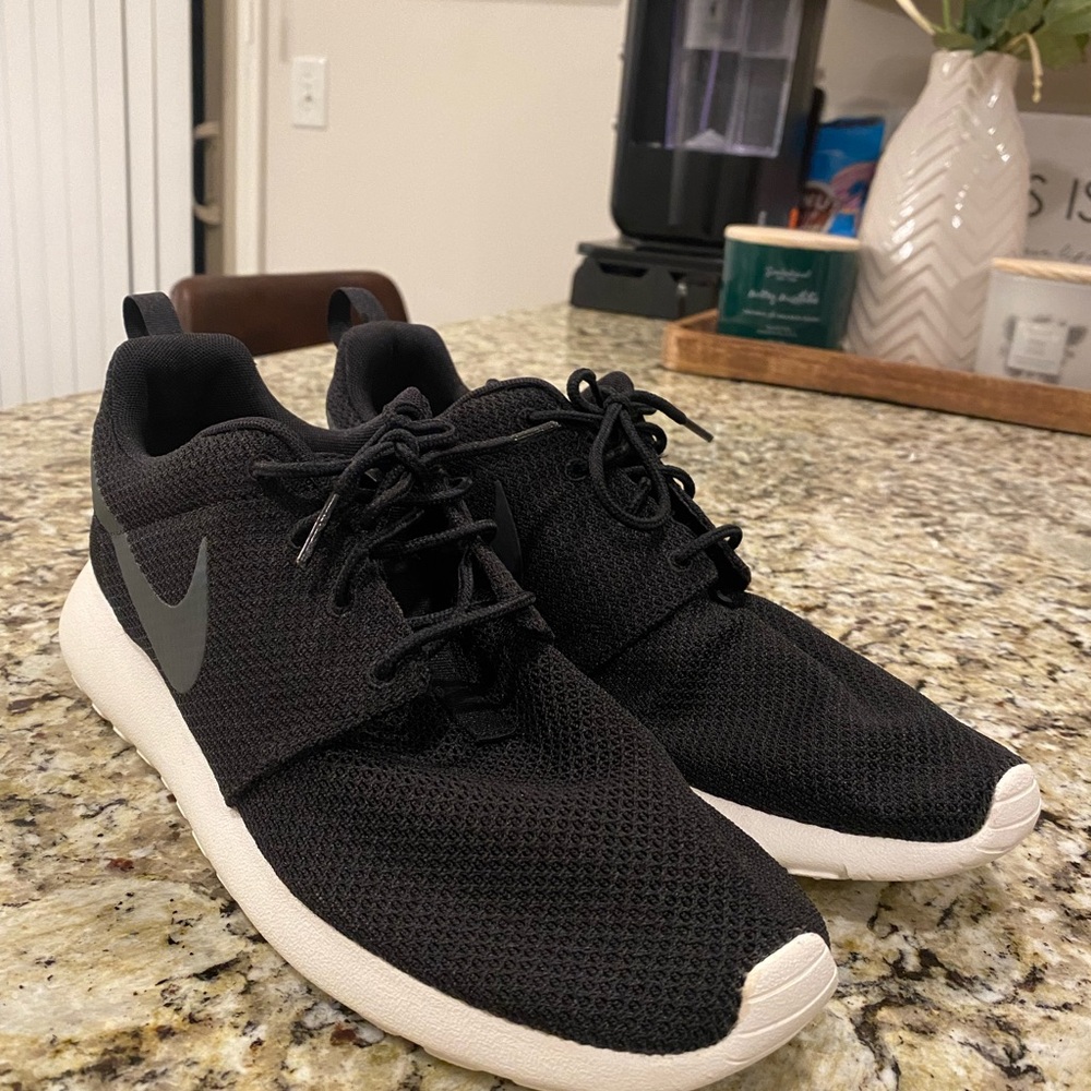 Nike Roshes size 10.5